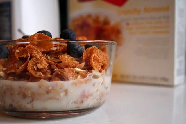 Avoid an unpleasant bowl of stale cereal with a convenient air-tight container!