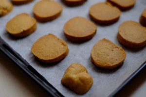 Bake beautiful cookies with the perfect cookie sheet.