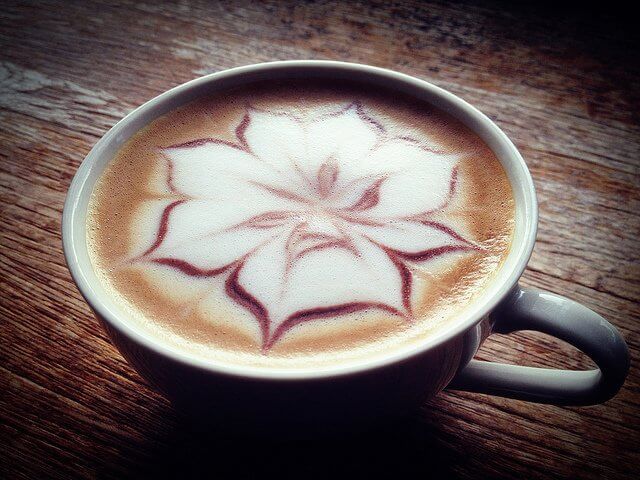 https://thekitchenprofessor.com/wp-content/uploads/2017/10/flower-latte.jpg