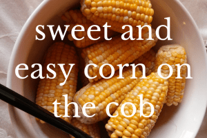 corn on the cob in white bowl