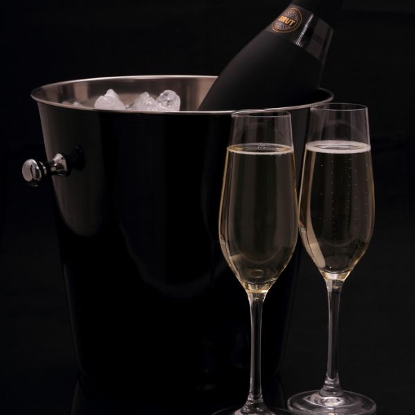 Prestige Cuvée Gold Brut cooled in a bucket poured in glasses