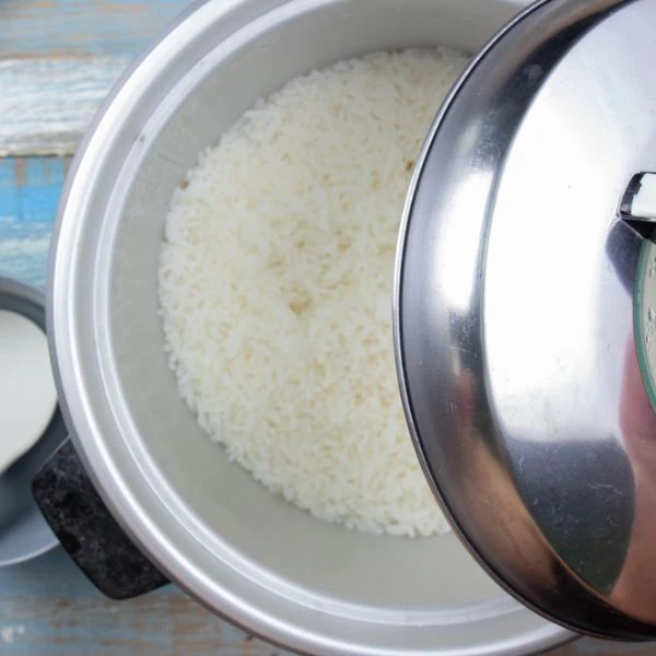 Rice in cooker at “Keep Warm” setting